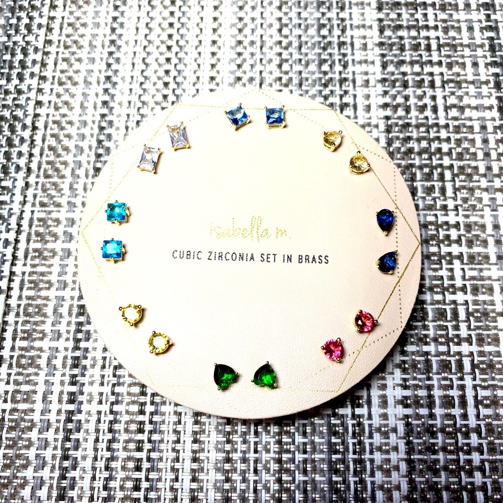 Isabella M BRAND NEW 8 pairs of brass stud earrings ✨✨✨
